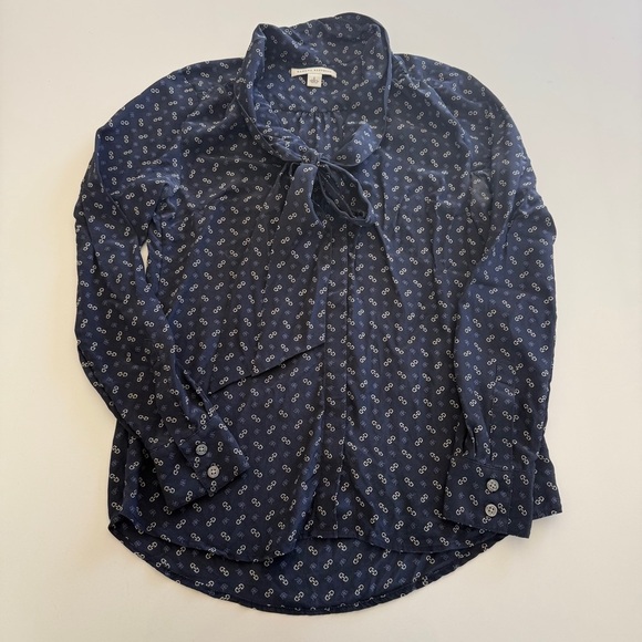 Banana Republic-Women’s 100% Silk Blouse-Navy-Neck Tie-Classic-Chainlink-Size 2 - Picture 2 of 15